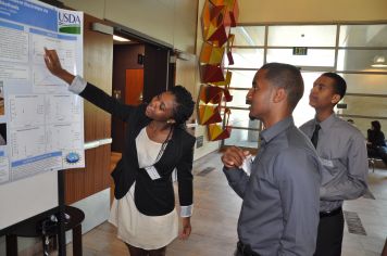 Stacey Nwagbara explaining her research (c) I. Pittalwala / UCR