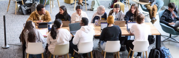 CNAS students in Student Success Center lobby